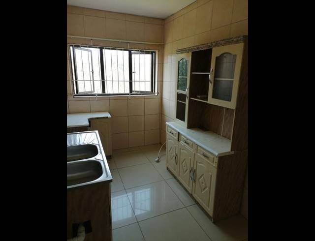 8 BEDROOM HOUSE FOR SALE IN CLAIRE ESTATE